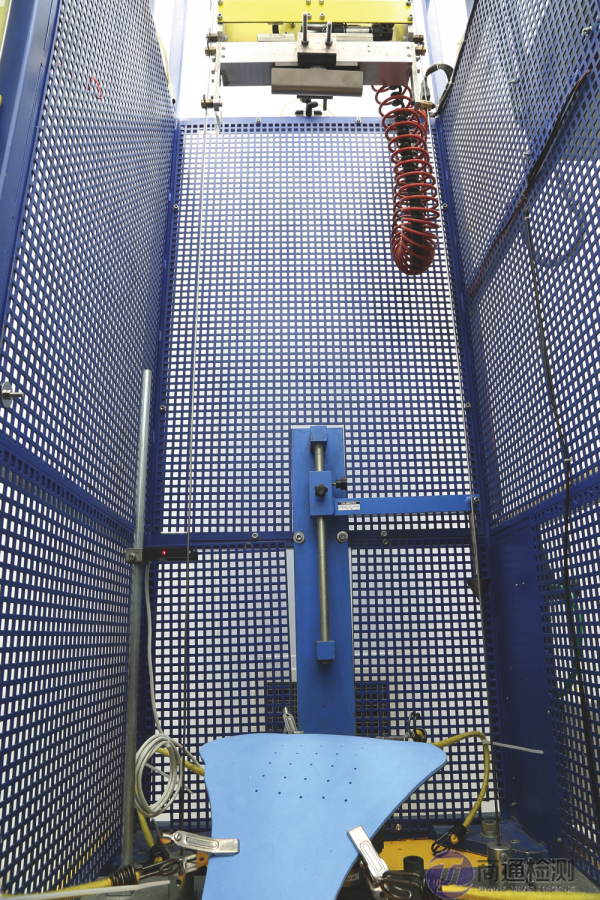 N 1621-2 沖擊試驗設備發布前的路緣石撞擊器.png